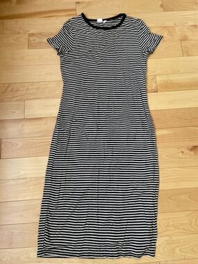 Black & White Striped Women’s Dress